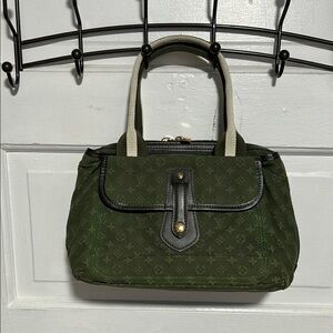 Louis Vuitton Green Satchel with Quilted Design/with Wallet